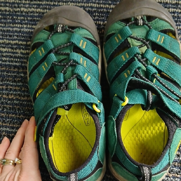 Keen Newport Kids Forest Greeb and Lime Sandals Youth 2 - Picture 6 of 6